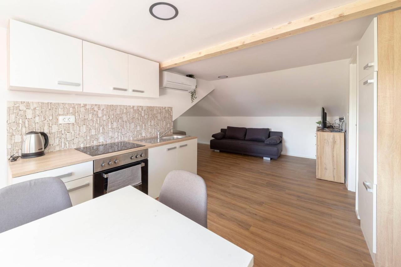 Apartma Berni *